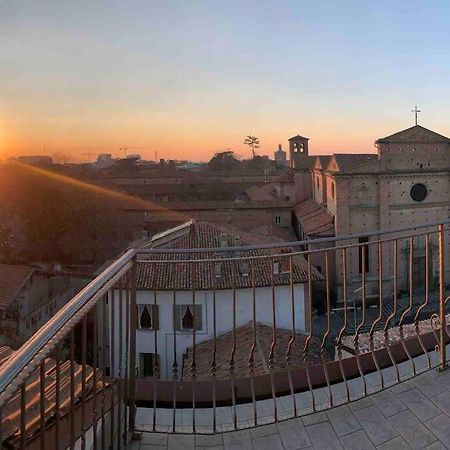 Mansarda Con Vista In Centro A Piacenza Apartment Bagian luar foto